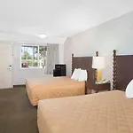 Days Inn By Wyndham Fresno Central