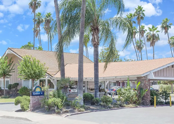 Days Inn By Wyndham Fresno Central