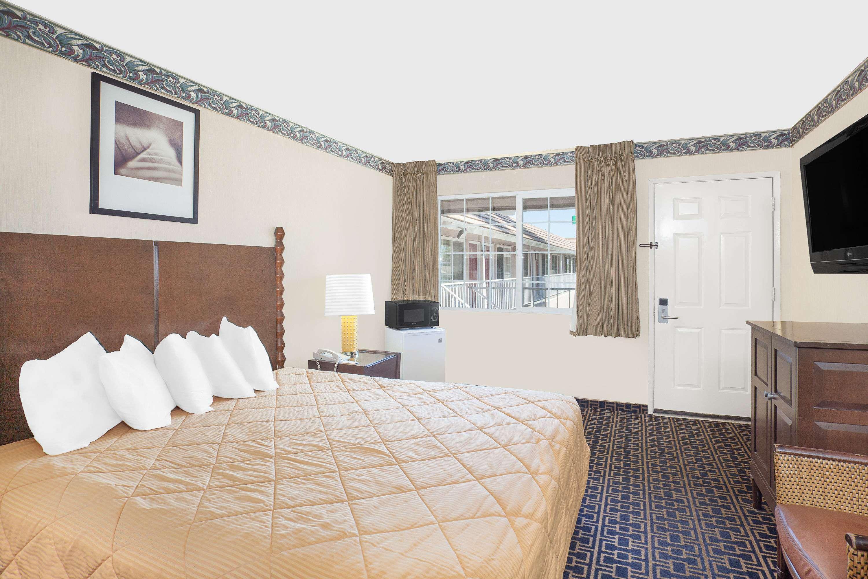 Motel Days By Wyndham Fresno
