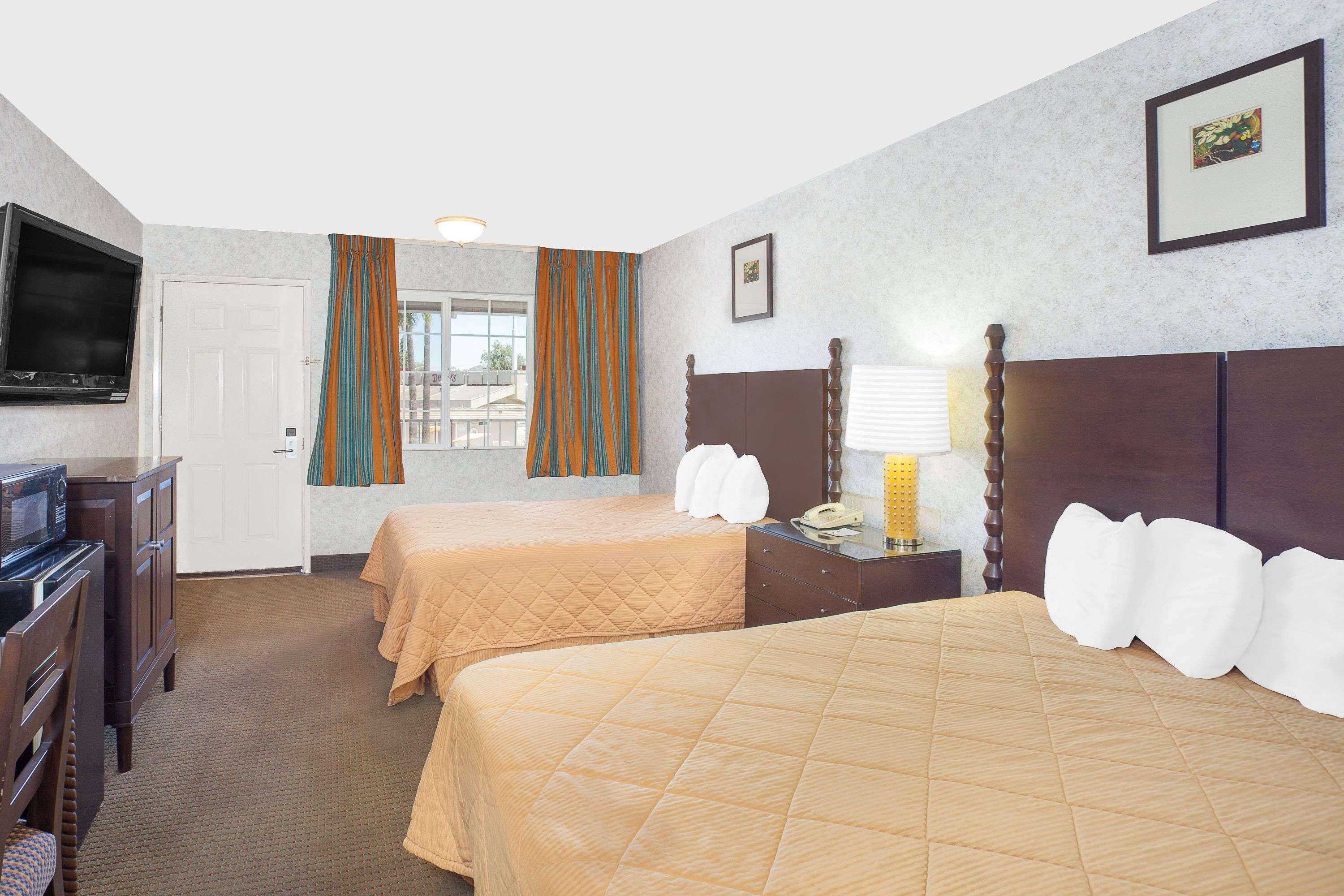 Days By Wyndham Fresno