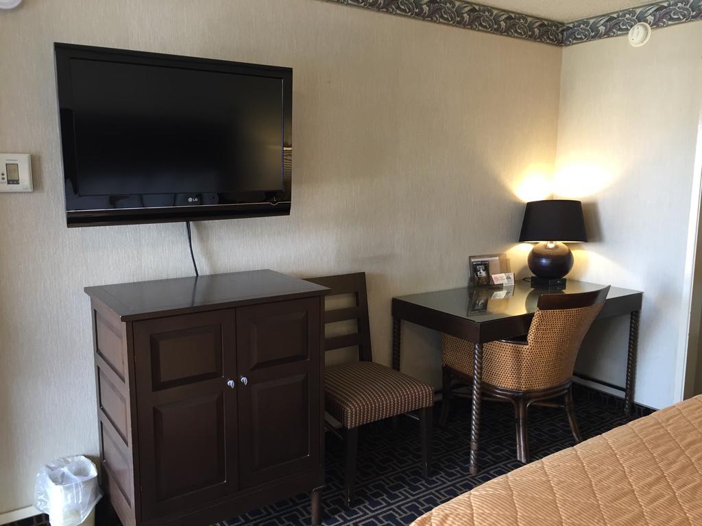 Days By Wyndham Motel Fresno