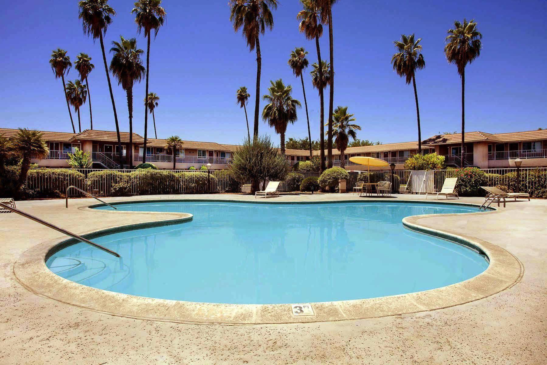 Days By Wyndham Fresno
